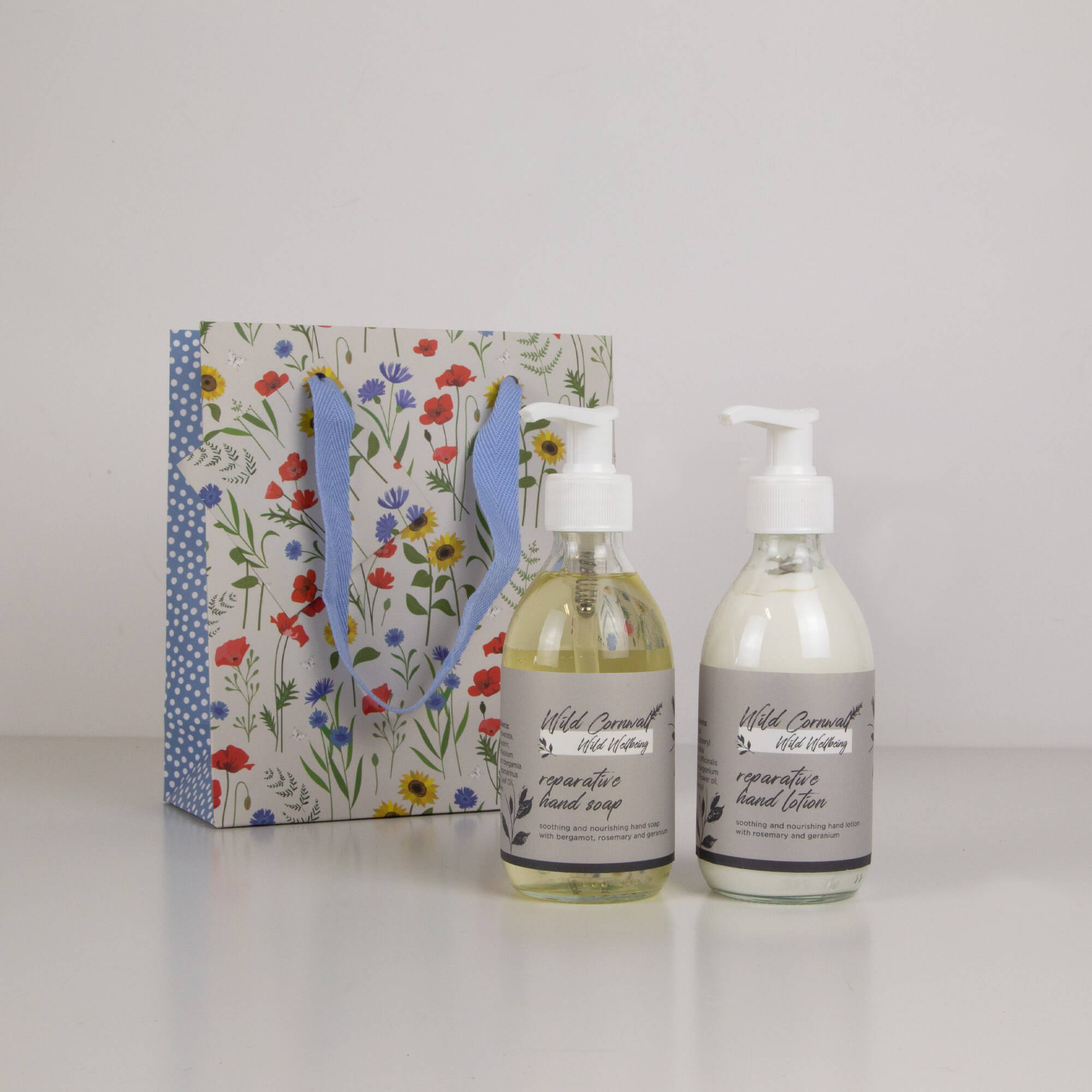 An image of Wild Cornwall Hand Care Gift Set Whistlefish