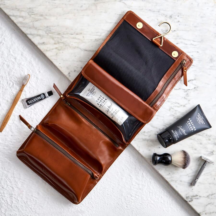 Hanging Mens Leather Wash Bags For Stylish Travel.
