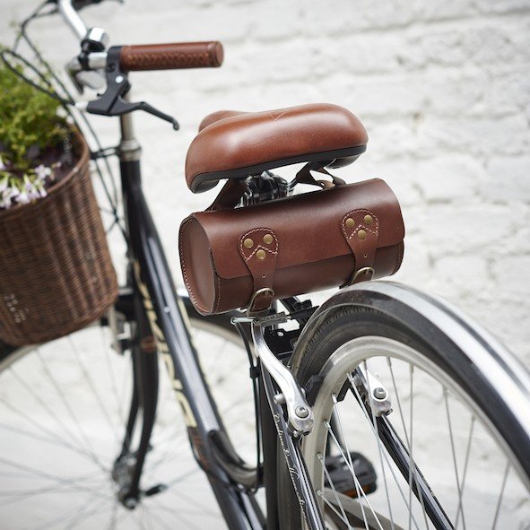 tan leather bike saddle