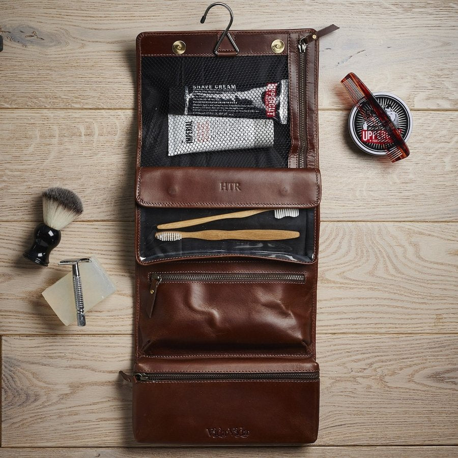 Hanging Mens Leather Wash Bags For Stylish Travel.
