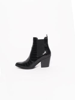 steve madden patricia chelsea boot