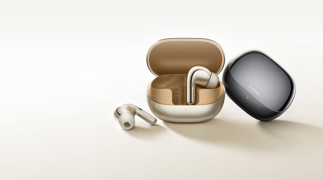 The Active Noise Cancelling (ANC) of the Xiaomi Buds 4 Pro is also on a high-end level. The newly developed technology can reduce ambient noise by up to 48 dB. An absolute top value in the field of in-ear headphones. However, ambient noise can be faded in by Transparency Mode if desired, for example, to ensure increased safety in everyday life. The battery life is also almost unbeatable: Up to 9 hours of music enjoyment are possible per charge. Together with the powerbank in the case, the usage time can be increased to around 38 hours.