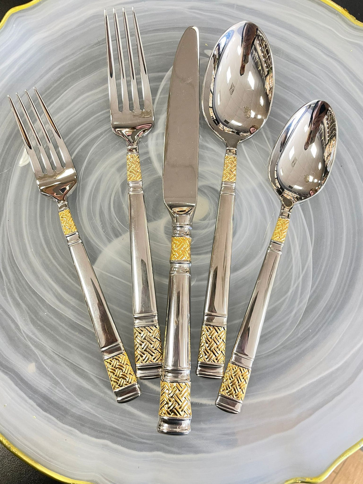 gold accent flatware        <h3 class=