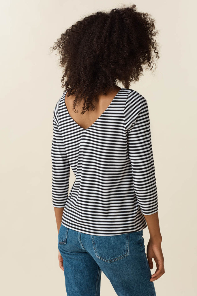 The Convertible Boat Neck Tee – VETTA