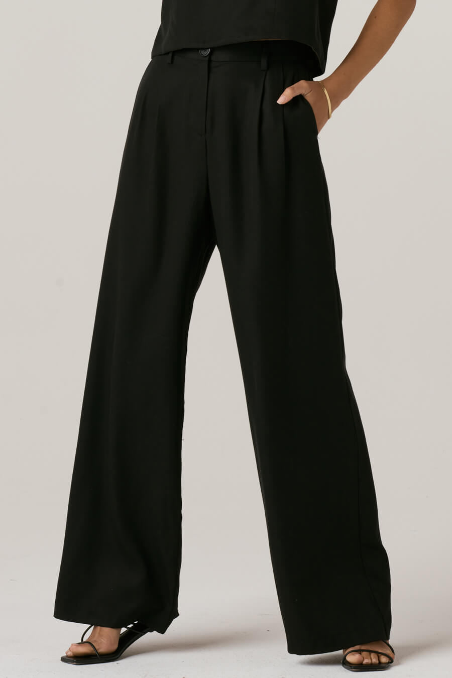 The Wide Leg Trouser – VETTA