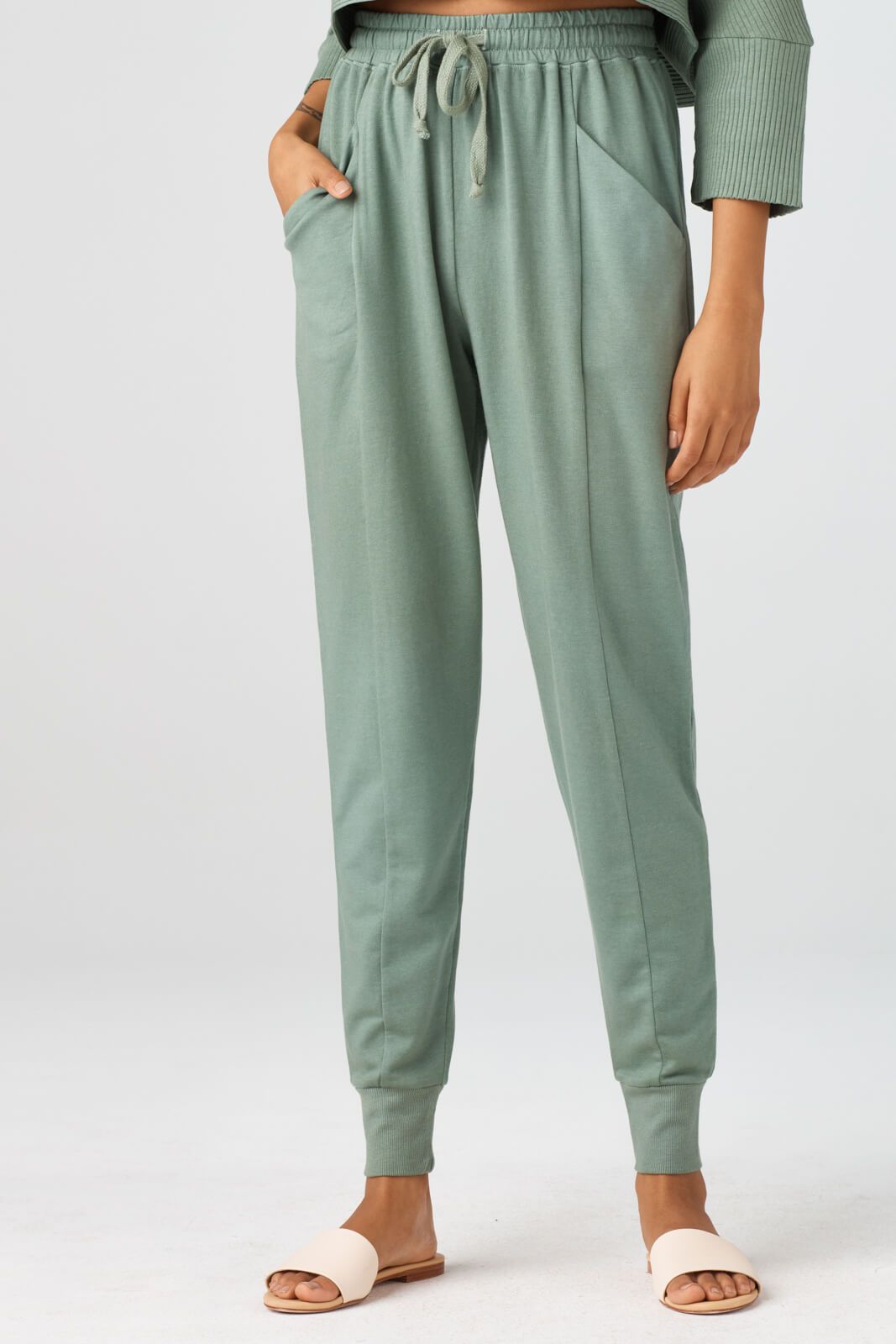 The High Waisted Jogger – VETTA