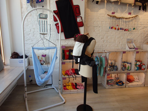 swing2sleep steht in MamaMotion Shop Berlin