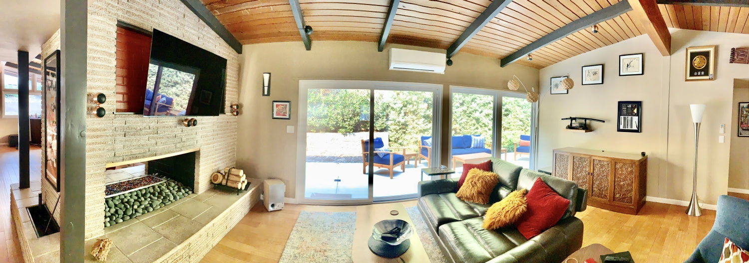 Large room with vaulted ceiling pano