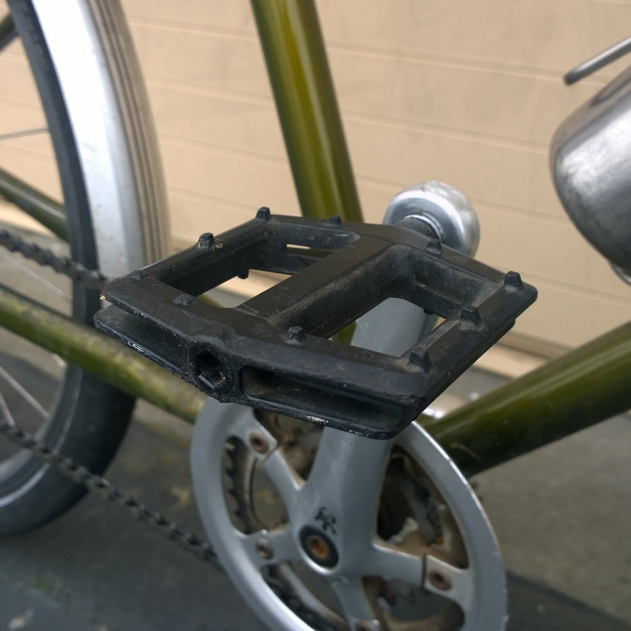 spiked bike pedals