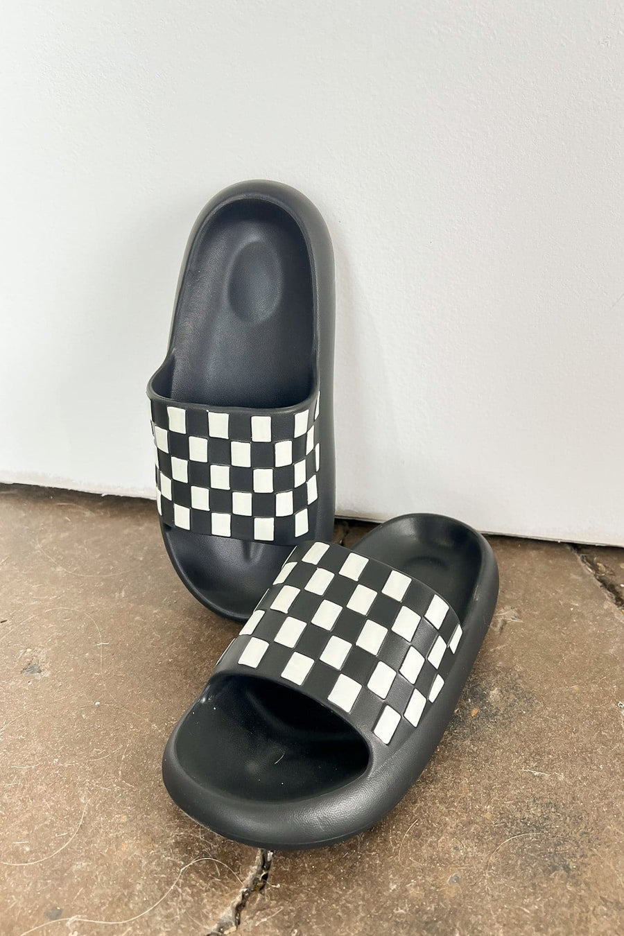  Make a Move Checkered Pillow Slide Sandals - kitchencabinetmagic