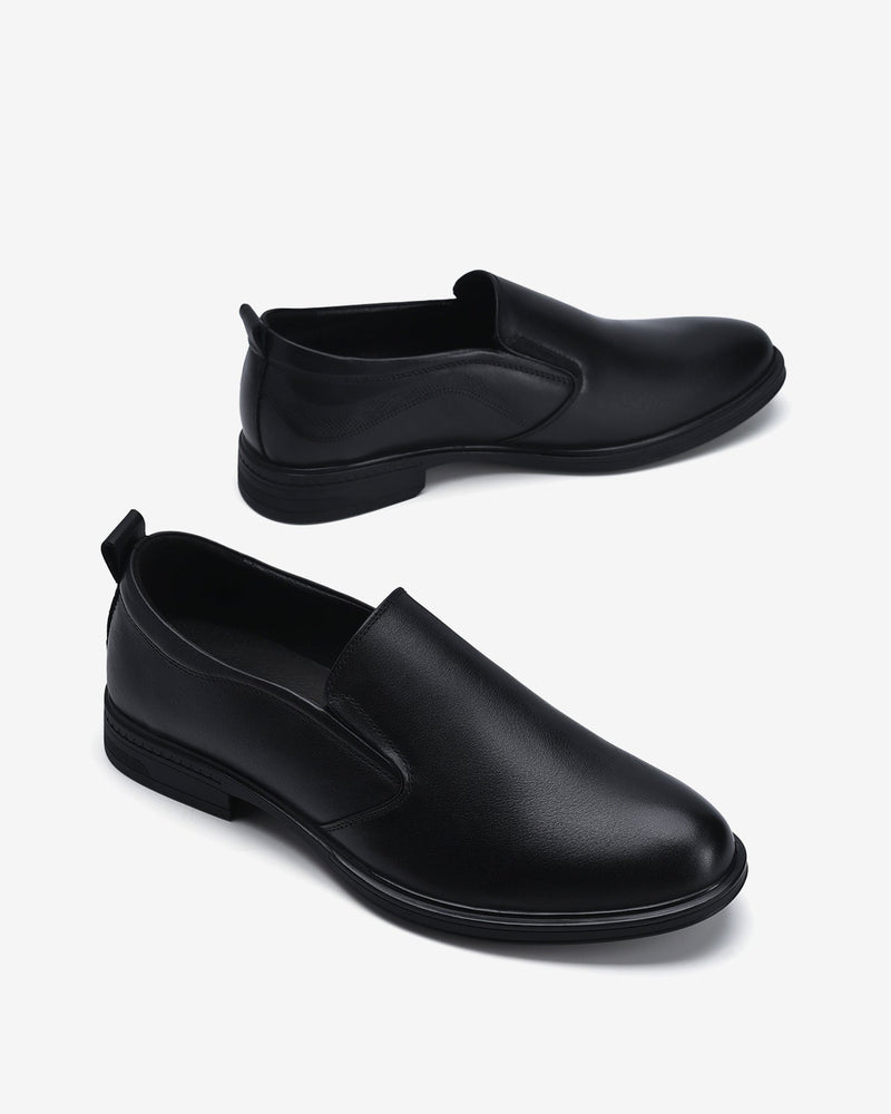 Khám phá đôi giày tây Zuciani Slip-On đầy phong cách và tiện lợi. Với thiết kế slip-on đơn giản nhưng không kém phần thời trang, đôi giày này sẽ giúp bạn tự tin bước vào công sở hay các dịp quan trọng khác.