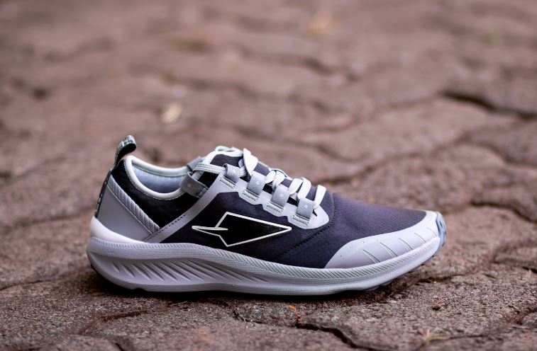 Enda EndaEnda Koobi Fora Somali Ostrich Grey Sole Trail Shoes