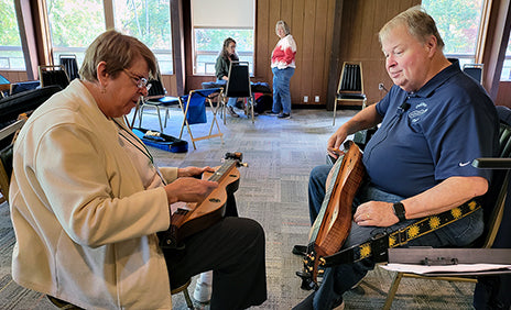 dave haas teaching a private dulcimer lesson at black mountain music festival