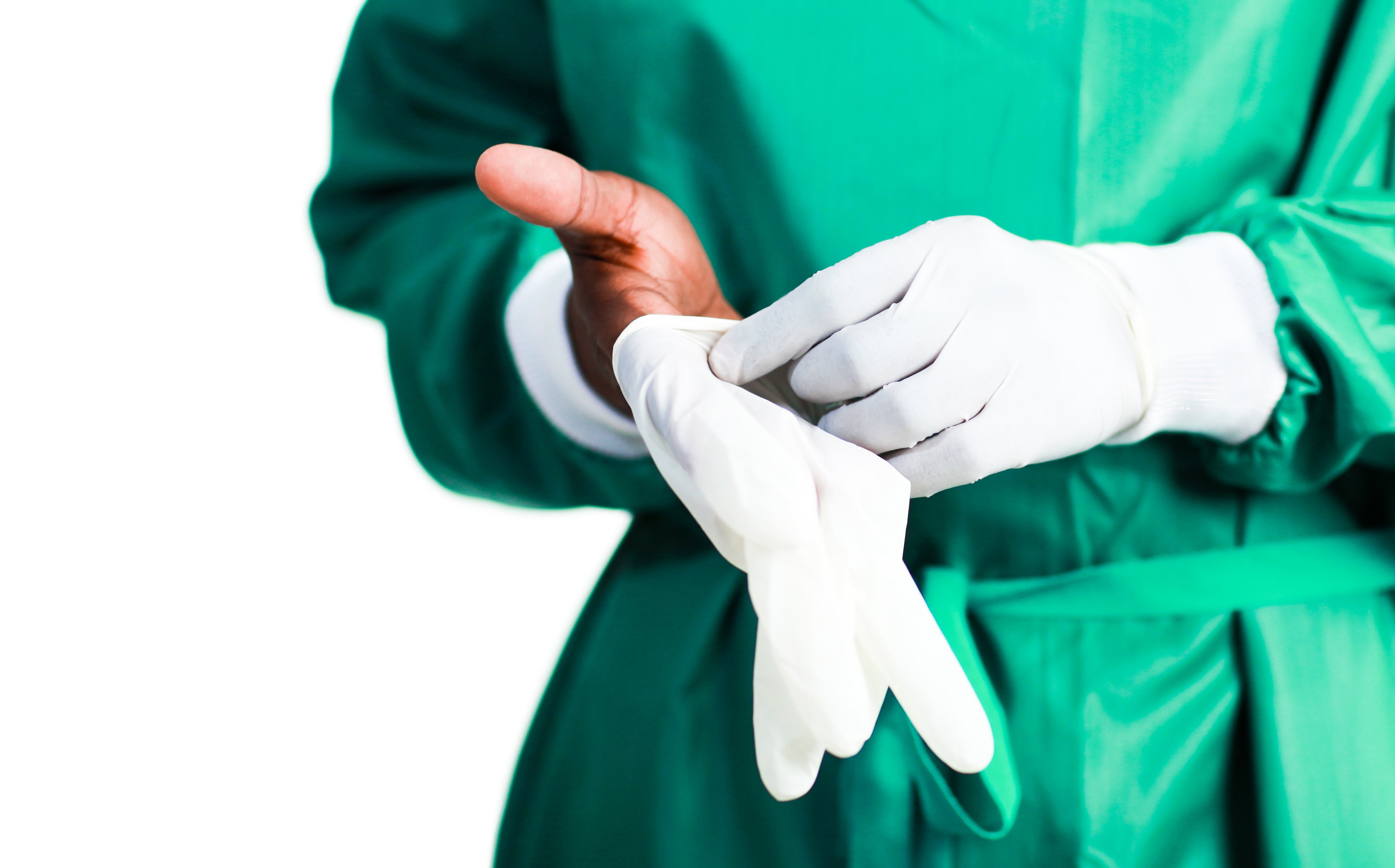 Стерильные медицинские перчатки надевают в случаях. Перчатки DIAMEDICAL. Перчатки амбулаторные DIAMEDICAL. Врач надевает резиновые перчатки. В медицинских перчатках.