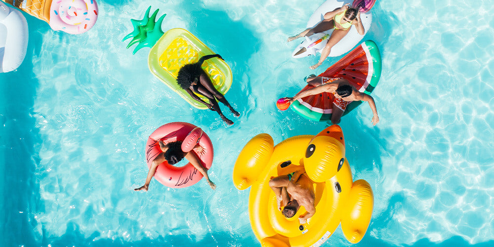 Summer gils on inflatable in swimming pool floats. Water Bottle by
