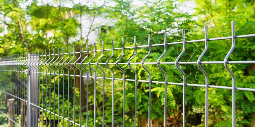 Wire Fence for Your Outdoor DIY Project