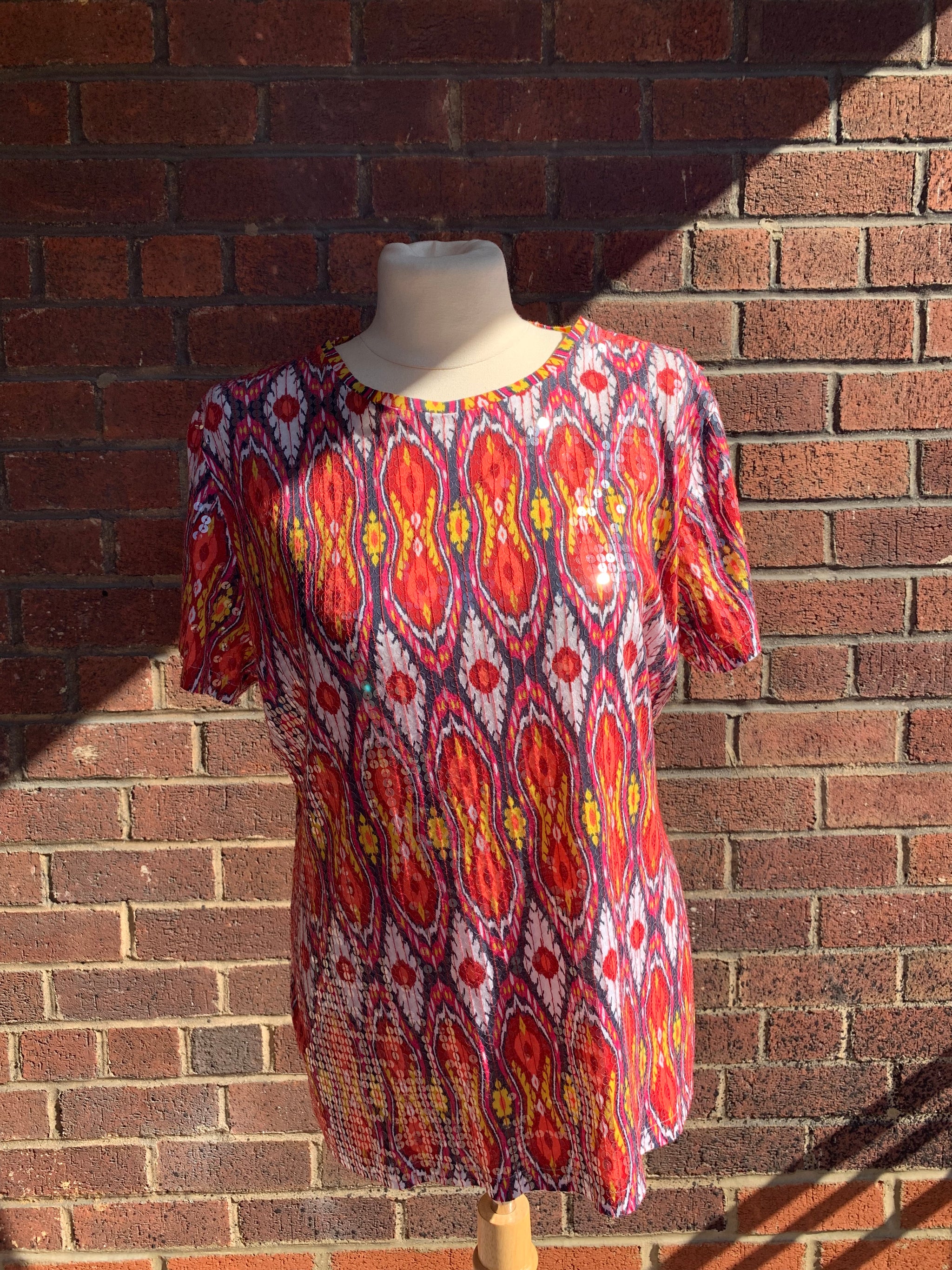 Tory Burch sequin pattern t-shirt - New Neu Glamour | Preloved Designer  Jewelry, Shoes & Handbags.