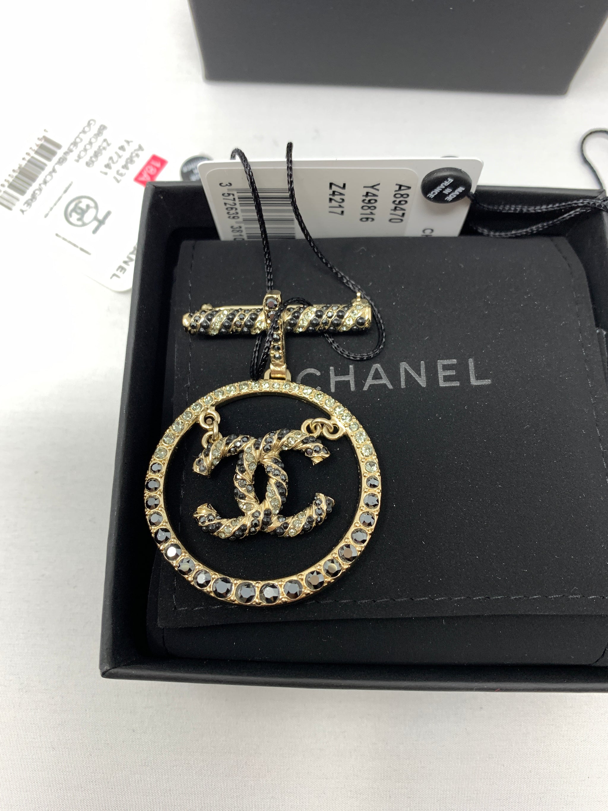 Chanel Strass Anchor Marine CC Brooch! - New Neu Glamour | Preloved  Designer Jewelry, Shoes & Handbags.