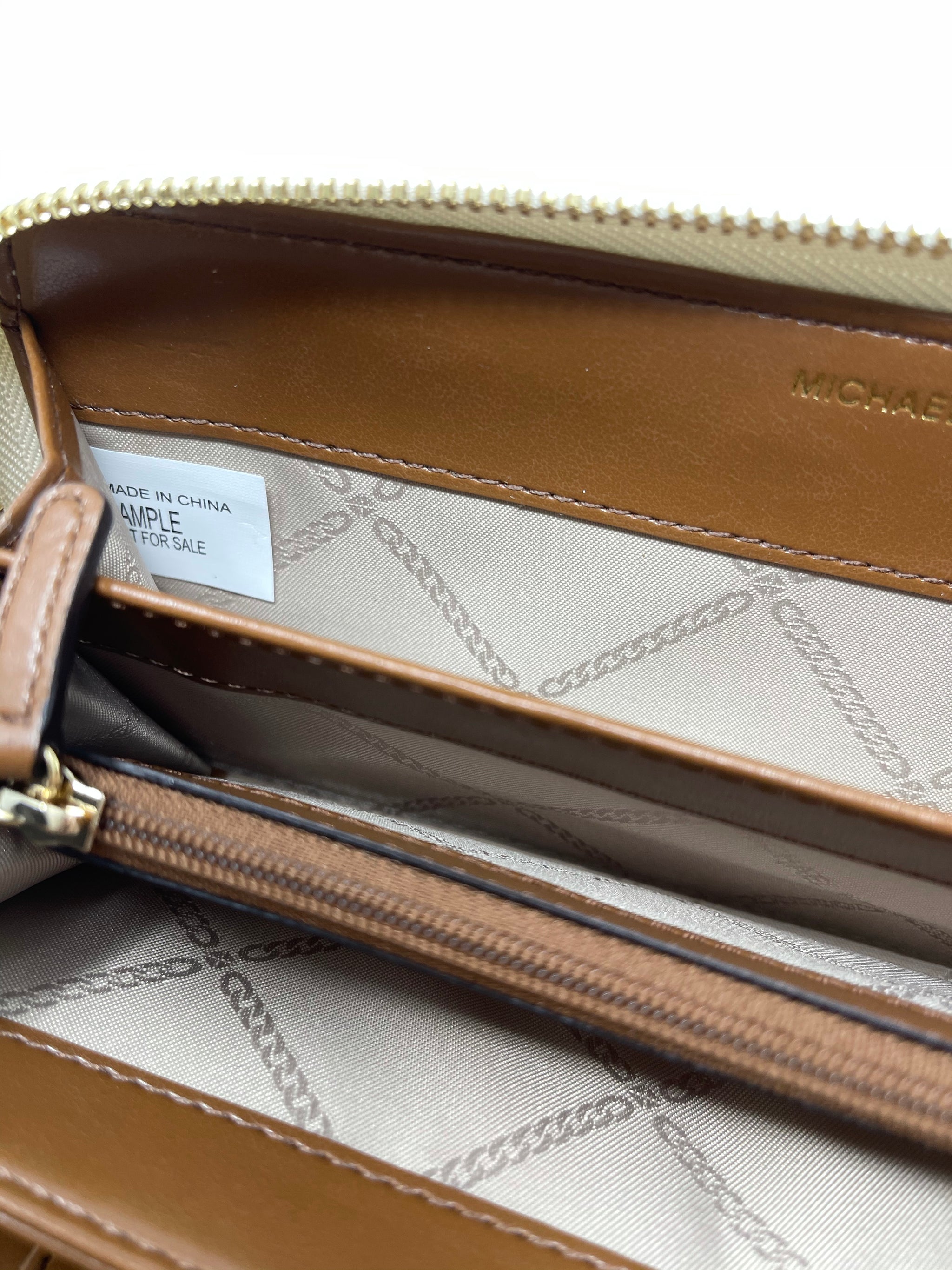 Michael Kors Wallet/Wristlet! - New Neu Glamour | Preloved Designer  Jewelry, Shoes & Handbags.