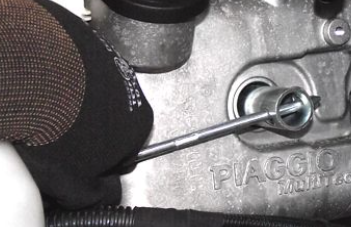 piaggio porter multitech spark plug removal