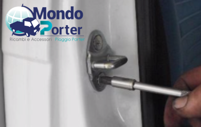 door clash piaggio porter