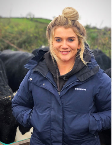 Anna Truesdale wearing a Didriksons Frida parka in navy blue on her farm