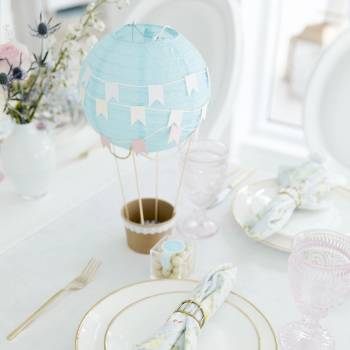 Spring baby shower idea: Hot air balloon baby shower theme