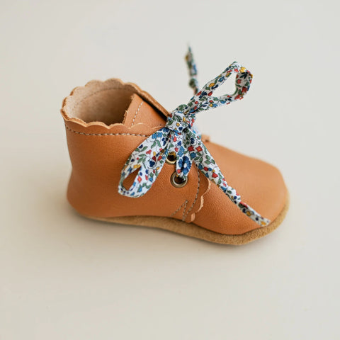 Sun and Lace leather baby shoe with floral laces