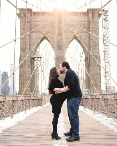 best maternity photo ideas: landmarks