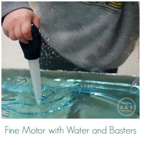 A toddler uses a baster to suction water out of a tray.