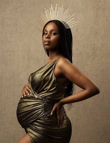 best maternity photo ideas: goddess crown
