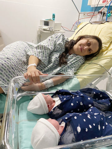 French sleep consultant in hospital with twins swaddled in Sleepea swaddles