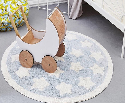 A round nursery rug with white stars