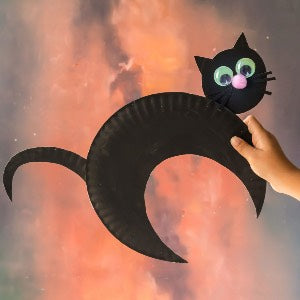 black cat paper plate halloween activity for toddlers and preschoolers