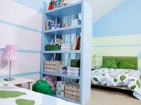 Shared kids' room with bookshelf room divider