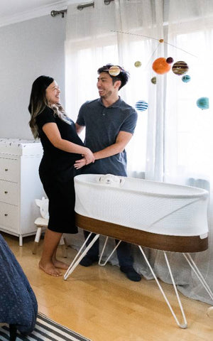 best maternity photo ideas: with SNOO