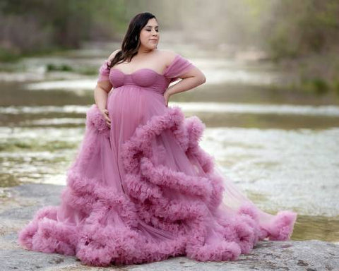 best maternity photo ideas: tulle dress