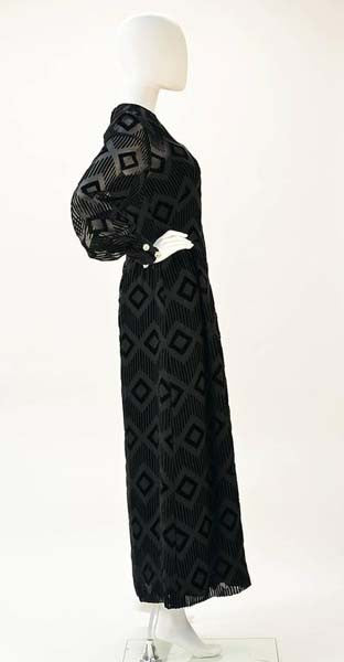 hensigt boble Forbyde 1970s Pierre Balmain Black Silk Burnout Dress - MRS Couture
