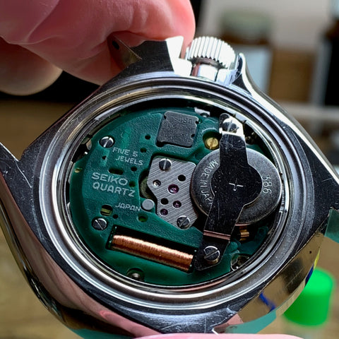Servicing a vintage Seiko 7548-7010 quartz divers watch – ClockSavant