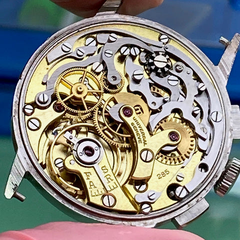 Servicing a 1940's Universal Geneve Compax chronograph 22465 calibre 285