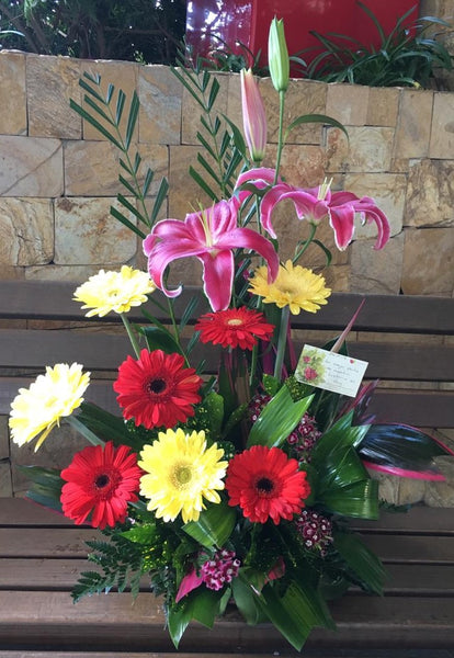 Gerberas y lirios – Arreglos Florales Guatemala