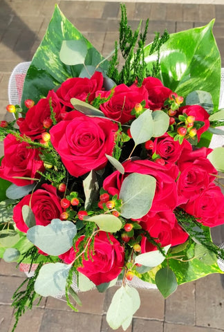 Ramo de rosas rojas 14x14 – Arreglos Florales Guatemala