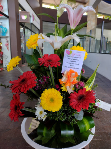 Gerberas y lirios – Arreglos Florales Guatemala