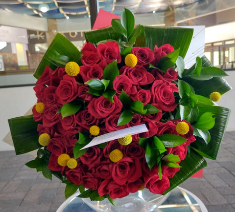 Ramo de Rosas Rojas Amor Apasionado – Arreglos Florales Guatemala