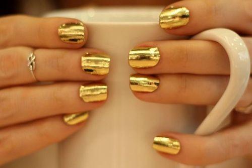 gold finger nail polish