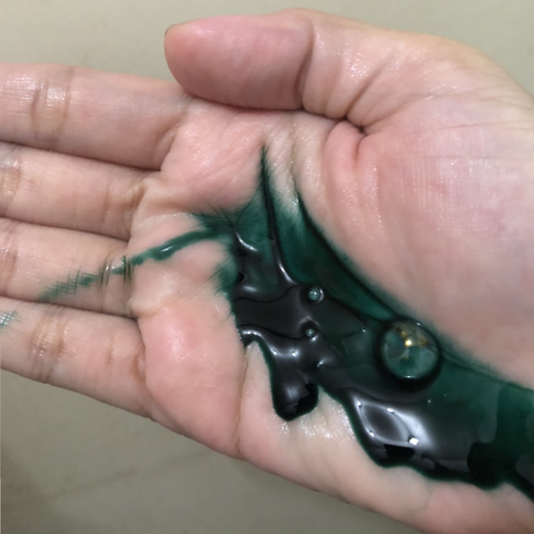 Pigmented dark green shampoo