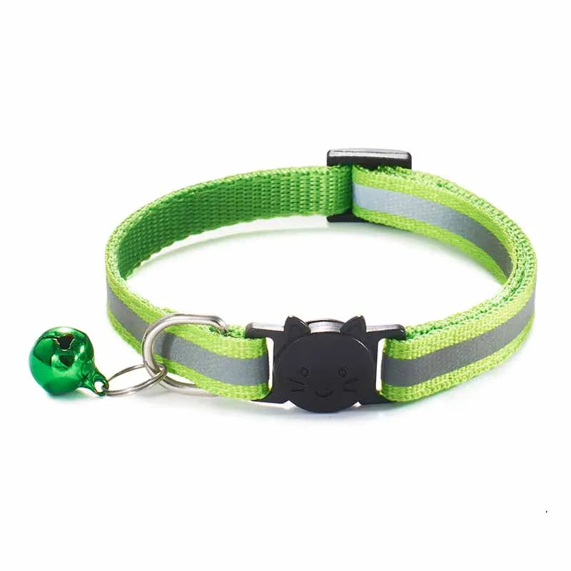 Collier pour Chat Réglable avec Cloche en Nylon sur fond blanc