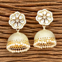 Pearl and Kundan Jhumka earrings 