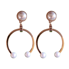 Metal and Pearl dangling earrings 