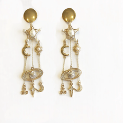 Metal and Pearl dangling earrings 